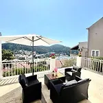 Apartment Ecru