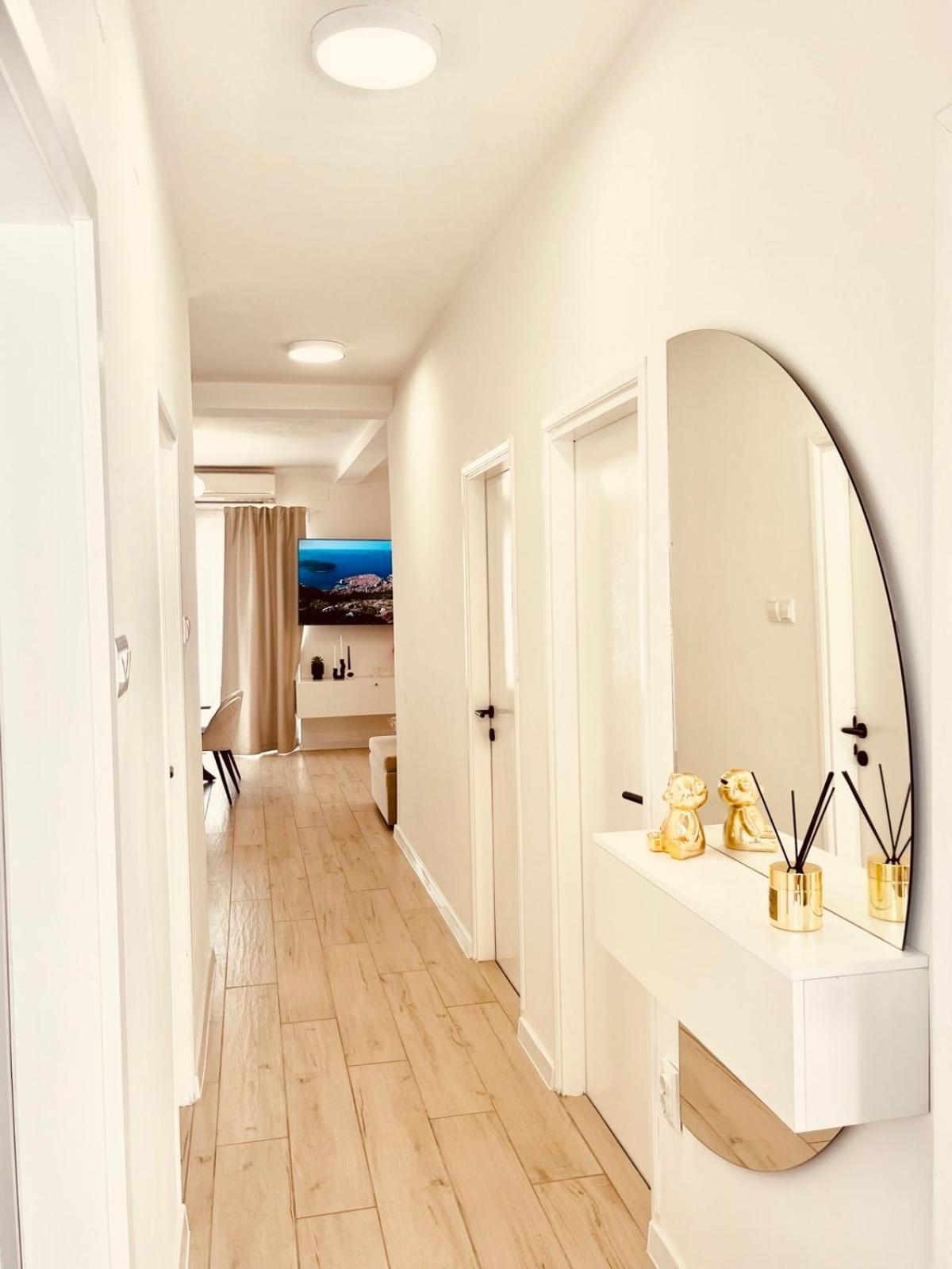 Apartman Ecru *